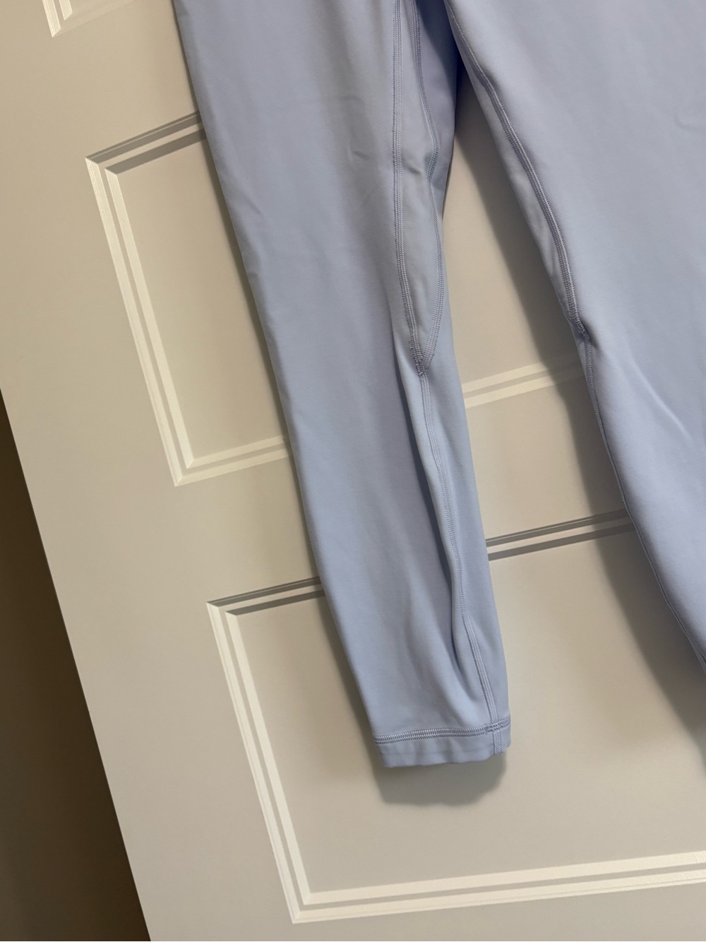 Lululemon Align High-Rise Pant 25"
Blue Linen Sz 8 - Picture 6 of 8